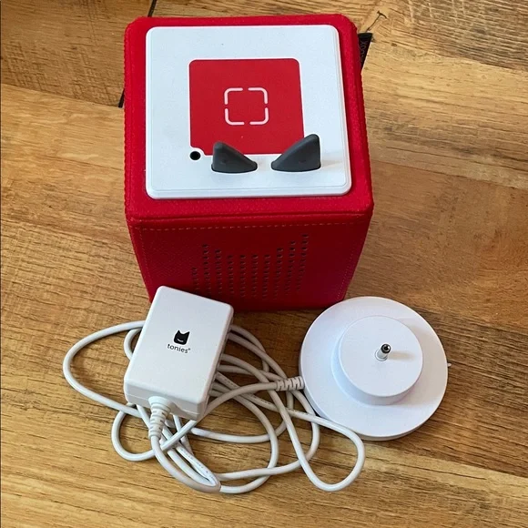 Tonies Toniebox (1st G) Red Audio Box for Toddlers - Picture 1 of 1